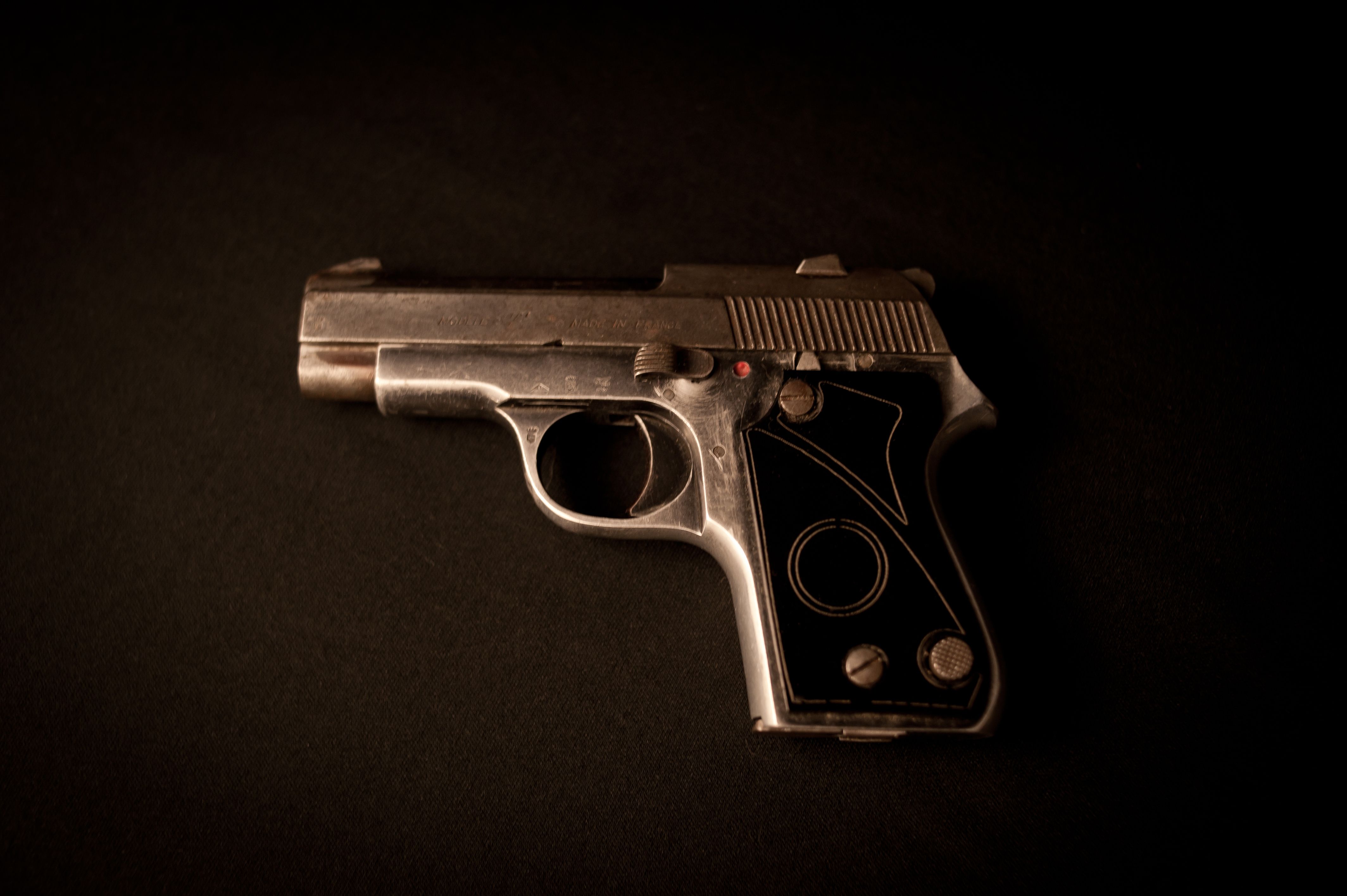 Pistolet do noszenia – kompaktowy pistolet w widoku z boku